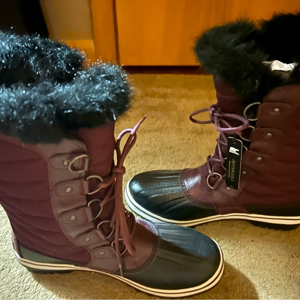 SOREL WINTER BOOTS NEW!
